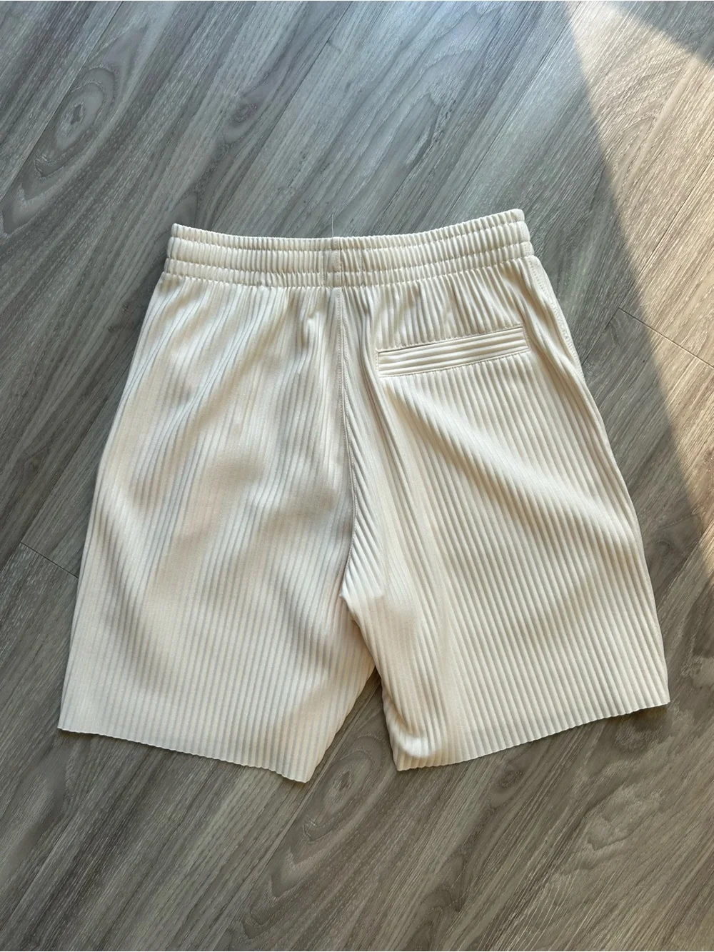 H&M | Cream Ribbed Shorts (Small) - Picture 3 of 8